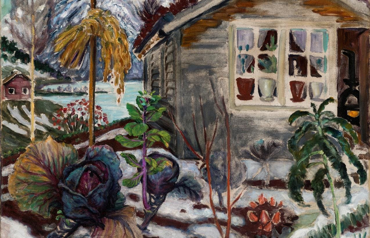 Et maleri av Nikolai Astrup, som viser et vinterlandskap, med et lite hus som er omgitt av lett snødekte planter. 