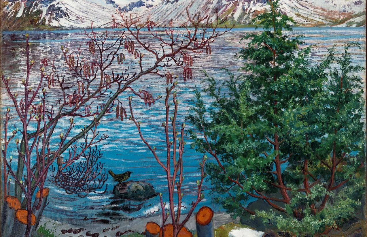Et maleri av Nikolai Astrup, som forestiller et vinterlandskap. Vi ser en fugl sittende på en sten i vannkanten og snødekte fjell i bakgrunnen.